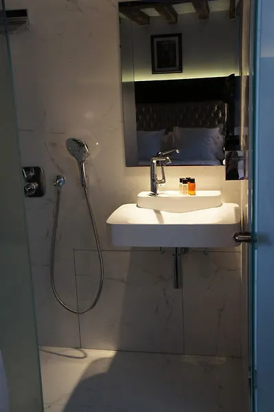 德尼克圣日耳曼德普雷斯酒店